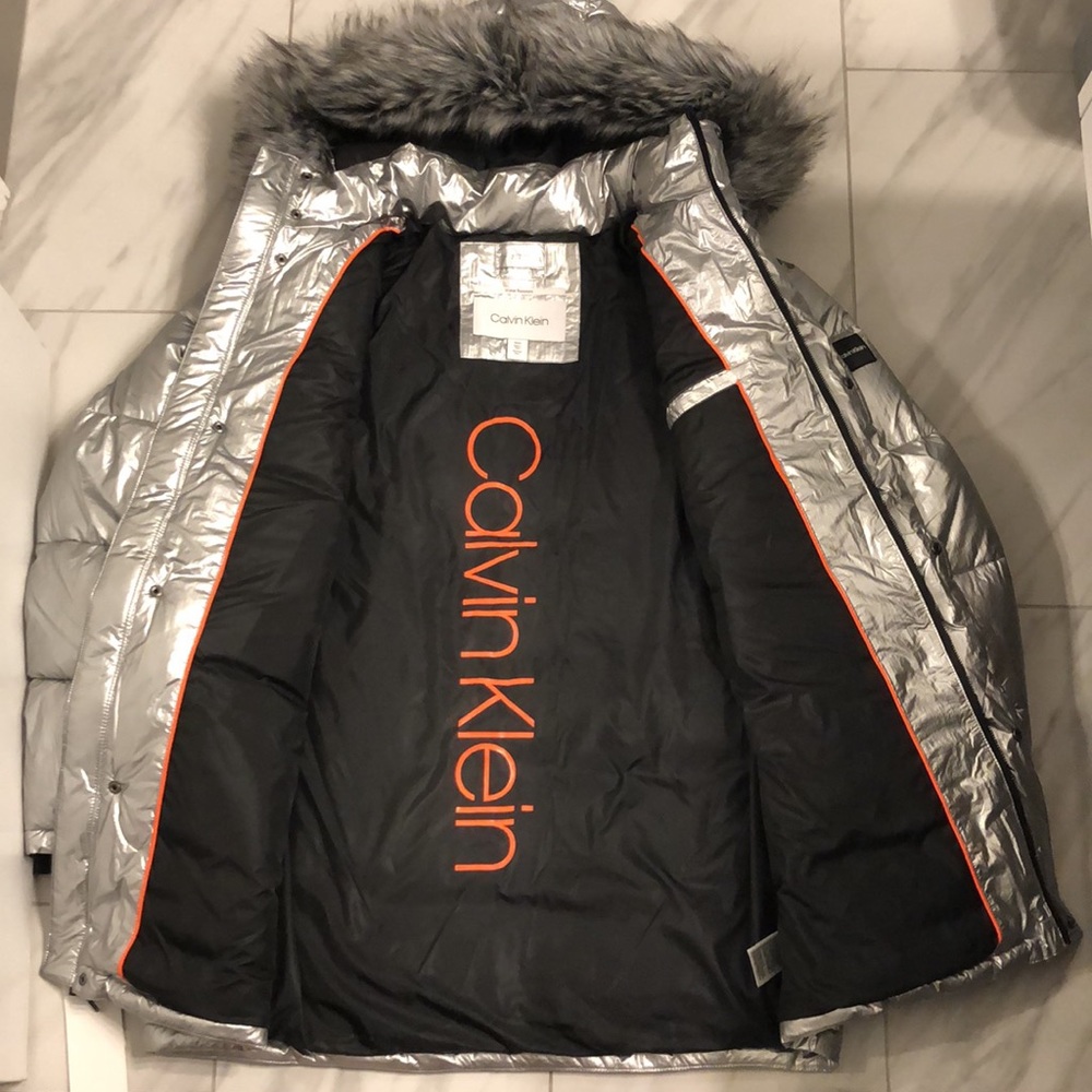 NWT Men’s Calvin Klein Silver Puffer Jacket - Picture 2 of 6